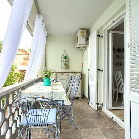 Lavandin Apartman Cizici